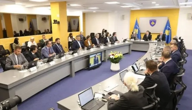 Qeveria e Kosovës i përgjigjet Kuvendit: S’ka pengesa ligjore për nismën e ndryshimit të Ligjit për Specialen