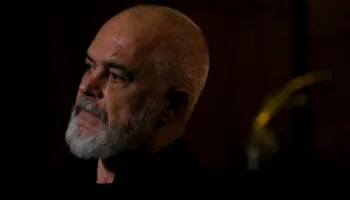 “Qeveria ndryshon me zgjedhje, jo me molotov!”- Rama flet për mediat greke rreth protestave: Nuk dorëzohem, s’e jap dorëheqjen! Një pakicë mendon se djegia…