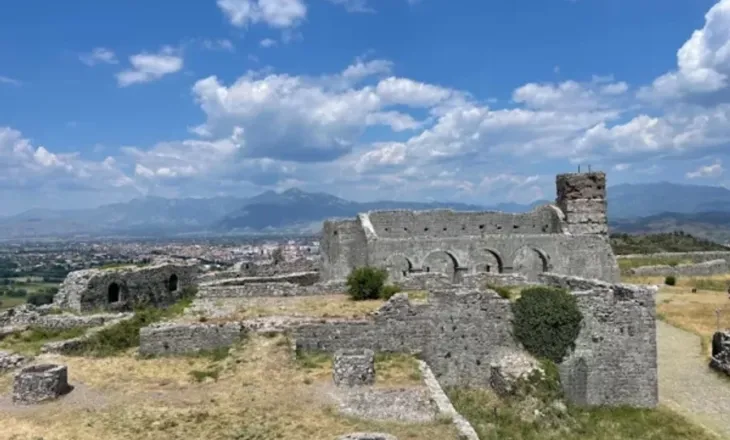 Qeveria nxjerr në konkurrim hapësirat e katër kalave historike, përdorimi deri në 20 vjet