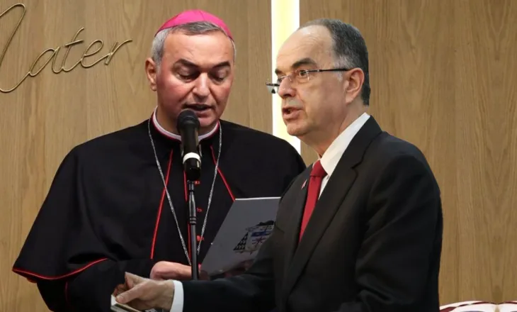 “Qeveria të marrë vendime të vështira”/ Mesazhi i fortë i arqipeshkvit, Begaj thërret krerët e komuniteteve fetare