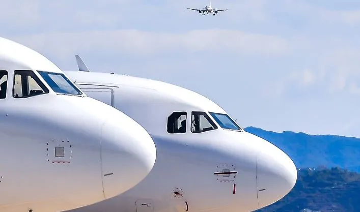 Qielli shqiptar më i ngarkuar/ Më shumë pasagjerë dhe mallra, turizmi dhe low-cost shtyjnë përpara transportin ajror