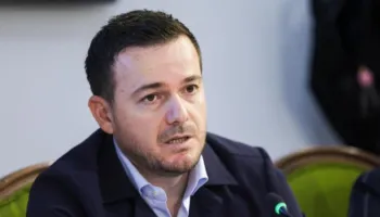 Qumësht lope në etiketë, por me pluhur në përbërje? Paralajmërimi nga Salla: Nga 1 janari 2027 kontrolle në çdo etikete