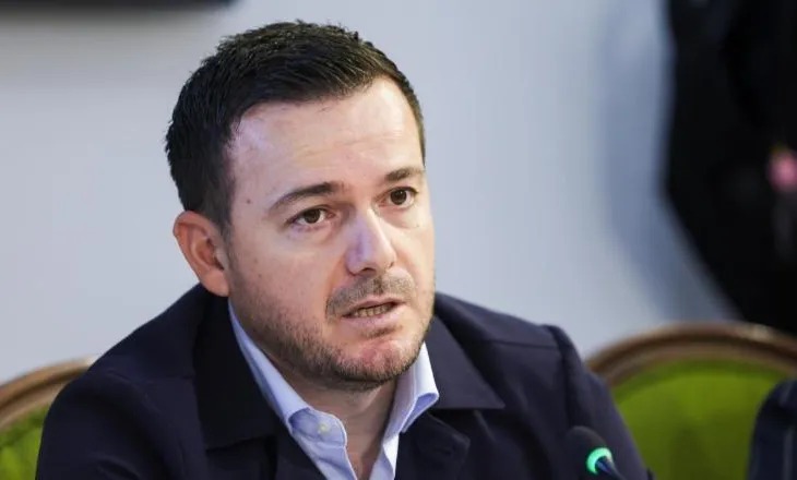Qumësht lope në etiketë, por me pluhur në përbërje? Paralajmërimi nga Salla: Nga 1 janari 2027 kontrolle në çdo etikete