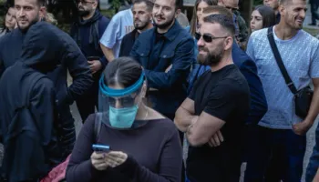 “Rama duhet të japë dorëheqjen“, Salianji: Çdo ditë që qëndron në pushtet përmes dhunës thellon krizën dhe dëmton Shqipërinë