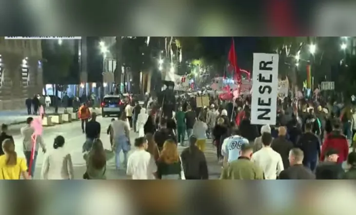 ‘Rama, jep dorëheqjen!’/ Përfundon protesta e 127-të qytetare, protestuesit: Nesër më shumë