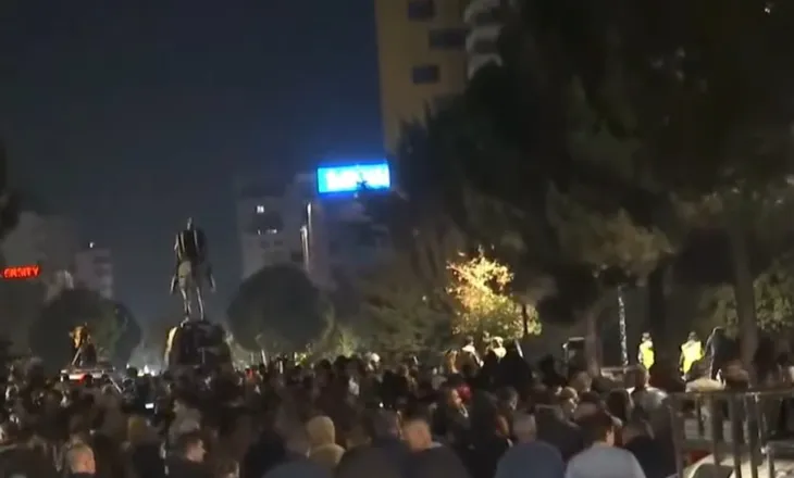 Rama jepe dorëheqjen! Protestuesit zhvendosen tek sheshi ‘Skënderbej’