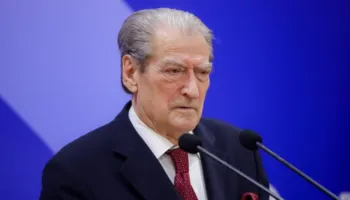 “Rama ka urdhëruar mercenarë të paguar”, Berisha thirrje demokratëve t’i bashkohen protestës së nesërme