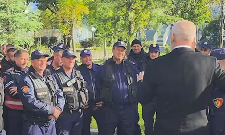 Rama mes efektivëve të policisë: Jeni më të mirët! Durim me të rinjtë, forcë me gurëhedhësit
