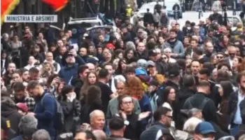 Rama në burg, Belinda në burg”, jehojnë thirrjet e studentëve dhe qytetarëve te Ministria e Arsimit