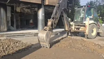 Rama në panik, nxjerr fadromat dhe “zhvesh” Bulevardin nga gurët