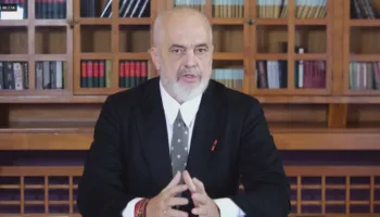 Rama paralajmëron mësuesit: Nxitja e nxënësve nën 18 vjeç për protesta do të sjellë pezullim ose largim nga detyra, ja çfarë parashikojnë masat e reja