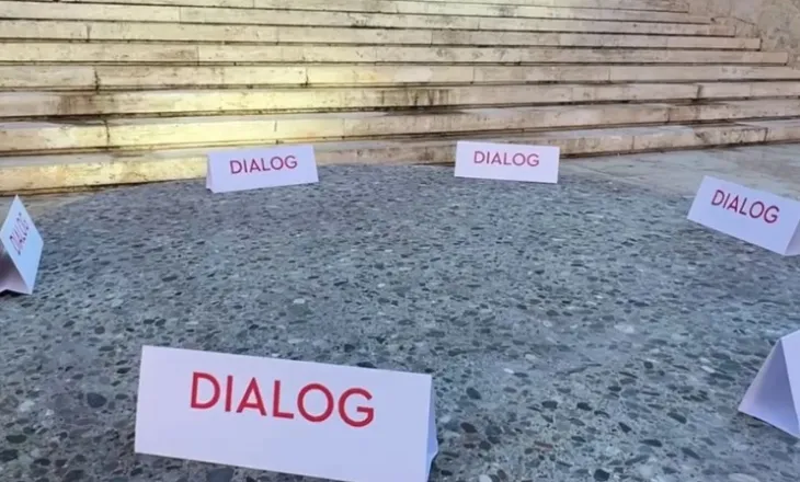 Rama përsërit ftesën për dialog me protestuesit, shtron sofrën e gurtë para Kryeministrisë! (VIDEO)