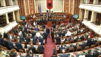 Rama ‘shqyen’ bashkitë: Kalon me forcë e shantazh ndaj deputetëve Reformën Territoriale
