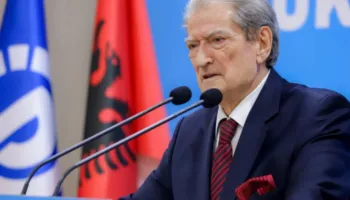 ‘Rama sot ekzekuton 15 bashki për karrigen e tij’, Berisha: Të gjithë bashkë në protestë para Parlamentit!