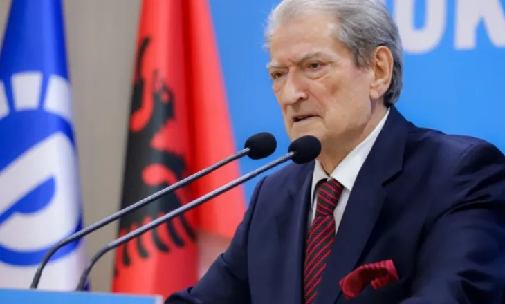 ‘Rama sot ekzekuton 15 bashki për karrigen e tij’, Berisha: Të gjithë bashkë në protestë para Parlamentit!