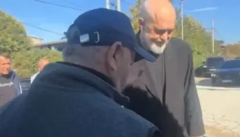 Rama vizitë në “uzinat” e KAYO-s, revoltohen qytetarët: O hajdut, në burg do përfundosh!