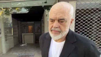 Rama viziton bizneset e dëmtuara nga protesta: Bëni ankim te ‘Dëmi im’ në e-Albania! I çmoj studentët, do jemi pranë tyre