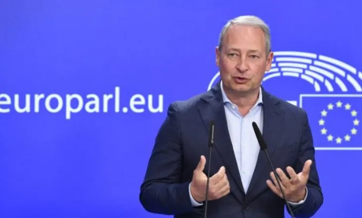 Raportuesi i PE-së për Shqipërinë: Të rinjtë po dalin në rrugë për arsimin, nga Parisi dhe Berlini deri në Tiranë