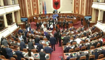 Reforma Territoriale merr 85 vota dhe miratohet, edhe Erion Braçe voton pro, paralajmëron sqarim…