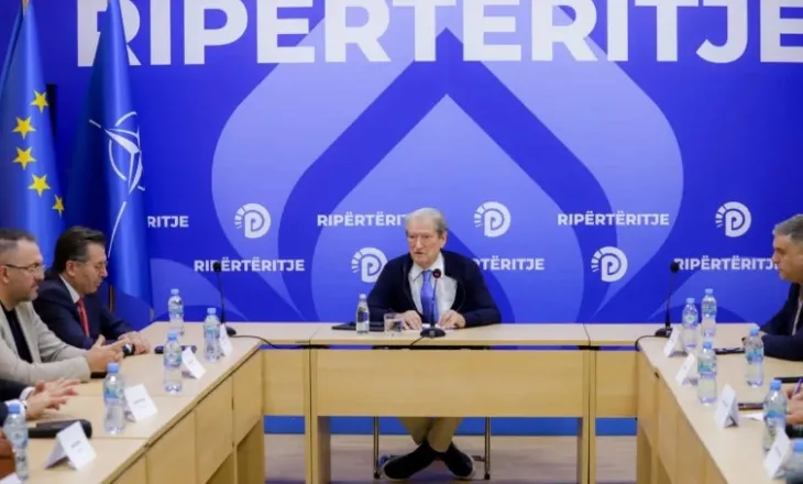 Reforma Territoriale votohet të enjten, Blushi i kërkon protestë kombëtare para Parlamentit më 8 tetor! Kreu i PD: Jam plotësisht dakord…