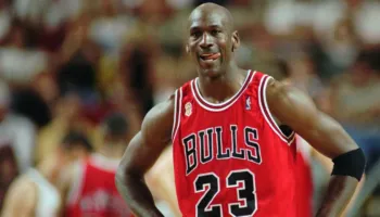 Rekord historik në NBA: Fanella e Michael Jordan u shit për shifrën marramendëse në një ankand privat