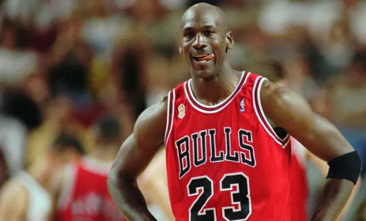 Rekord historik në NBA: Fanella e Michael Jordan u shit për shifrën marramendëse në një ankand privat