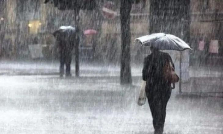 Reshje intensive në disa qytete, priten përmbytje dhe rënie e ndjeshme e temperaturave
