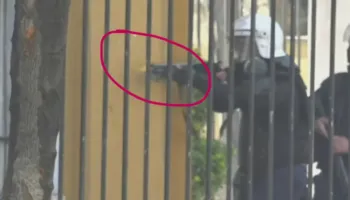 REUTERS: Policia qëlloi me shotgun drejt protestuesve, dy gazetarët tanë u plagosën me plumba gome