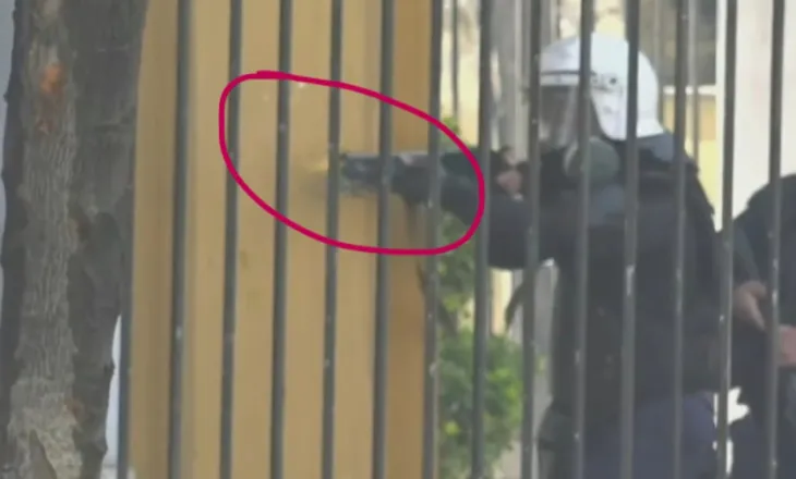 REUTERS: Policia qëlloi me shotgun drejt protestuesve, dy gazetarët tanë u plagosën me plumba gome