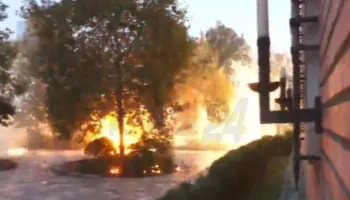Revansh i protestuesve! Hedhin fishekzjarre e molotovë drejt selisë së PS-së, policia qëllon me plumba gome