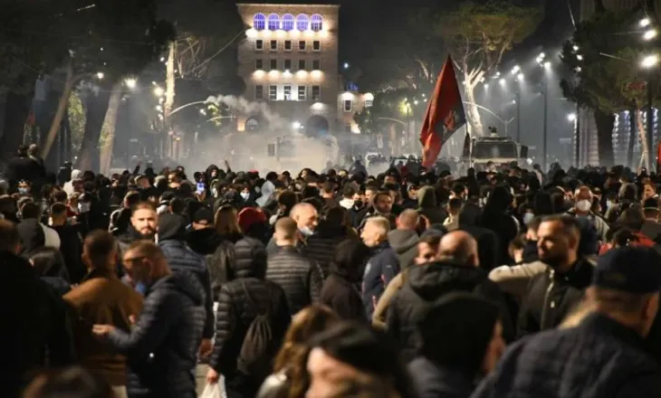 Revolta e të rinjve kundër Edi Ramës/ Pedagogët sërish protestojnë në orën 10:00