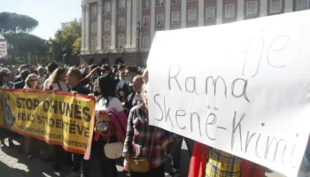Revolta e të rinjve/ Pedagogët sot në protestë në orën 10:00, marshim në mbështetje të studentëve