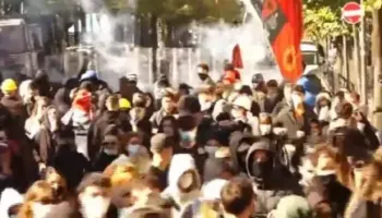 Revolta studentore/ Tensione para Ministrisë së Arsimit, policia hedh gaz lotsjellës ndaj të rinjve