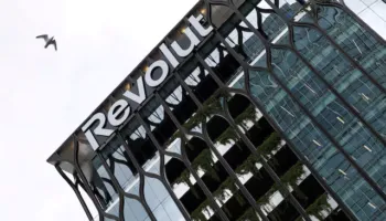 Revolut tashmë vlen 115 miliardë dollarë dhe po sfidon bankat tradicionale europiane