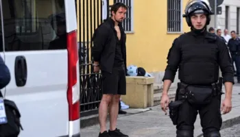 Rikthehet protesta e studentëve para Ministrisë së Arsimit, protestuesit refuzojnë dialogun