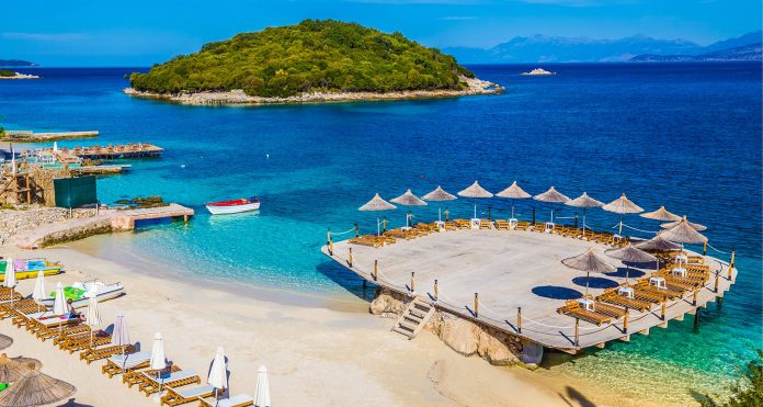 Riviera Shqiptare në vëmendjen e medias amerikane: Alternativa që rivalizon Santorinin