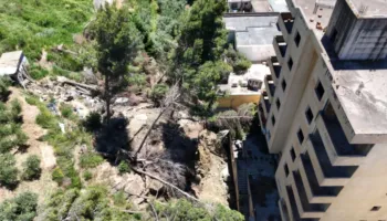 Rrëshqitja e kodrës së Currilave, rrezik për pallatet buzë detit në Durrës që të përfundojnë në det!