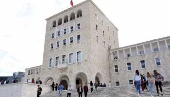 Rreth 1,300 studentë të huaj në universitetet shqiptare, kryesojnë italianët dhe indianët