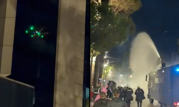 Rrëzohet droni i policisë gjatë protestës, efektivët përdorin gaz lotsjellës dhe autobotin e ujit për të rimarrë pajisjen