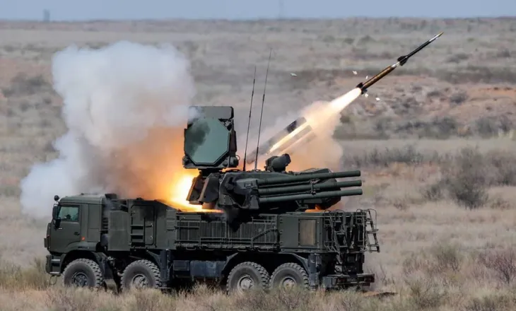 Rusia pretendon se rrëzoi 909 dronë ukrainas dhe dy bomba inteligjente brenda 24 orëve