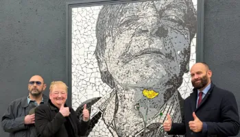 Salford nderon Mark E. Smith me një mural kushtuar trashëgimisë së tij muzikore