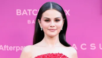 Selena Gomez: Përdorimi i cigareve elektronike më ka ndryshuar zërin