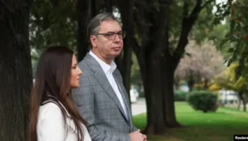 Serbia voton në zgjedhje që vënë në provë pushtetin 14-vjeçar të Vuçiçit, frika për manipulime dhe përballja me Listën e Studentëve