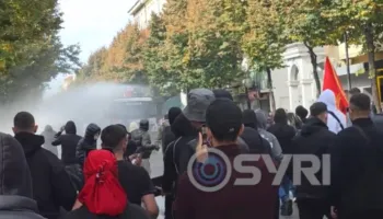 Sërish përplasje tek ministria e Arsimit/  Rama s’ndal dhunën e policisë drejt rinisë, u hedh ujë e gaz lotsjellës! Ata nuk zbrapsen