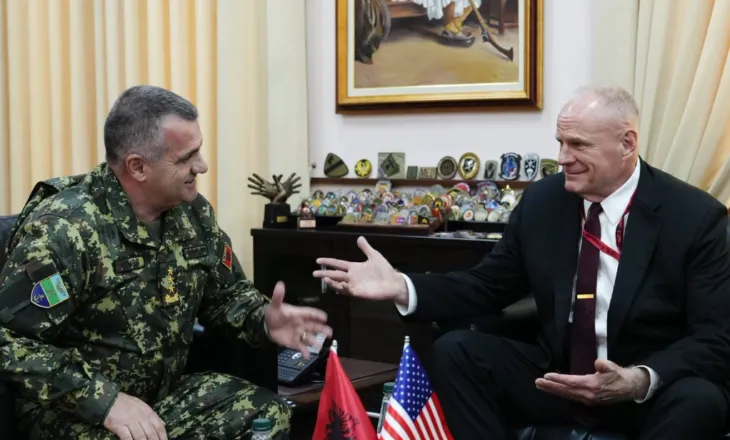 Shefi i Shtabit të Përgjithshëm pret në takim ambasadorin e Amerikës në Tiranë