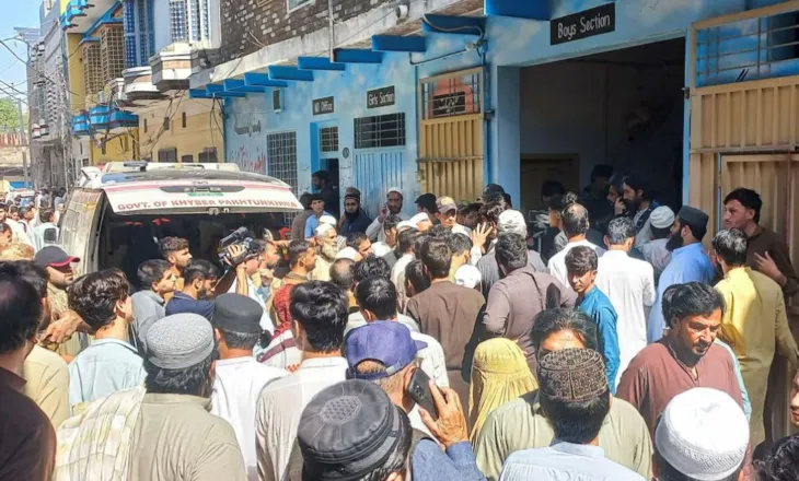 Shembet çatia e një shkolle në Pakistan, humbin jetën 27 nxënës dhe një mësues