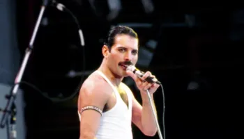 Shënimet e shkruara me dorë nga Freddie Mercury shiten për 277 mijë paund