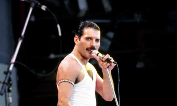 Shënimet e shkruara me dorë nga Freddie Mercury shiten për 277 mijë paund