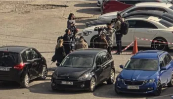 Sheshi mbeti bosh/ Prishtina nuk i përgjigjet thirrjes për sulm në Tiranë! Vetëvendosja organizoi autobusë, por i shkojnë vetëm kamerat