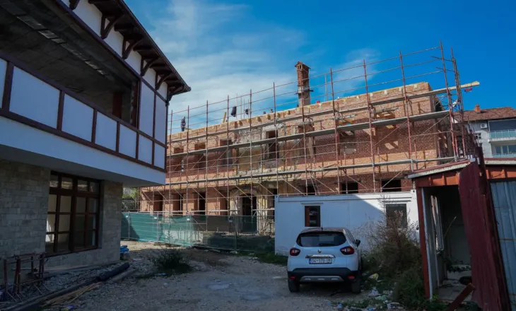 Shkolla historike “Ryzhdije” në Prizren po restaurohet